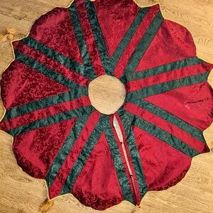 Vintage tree skirt burgundy wine red and deep green with tassels